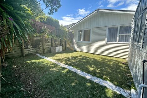 Photo of property in 13 Lucinda Place, Glen Eden, Auckland, 0602