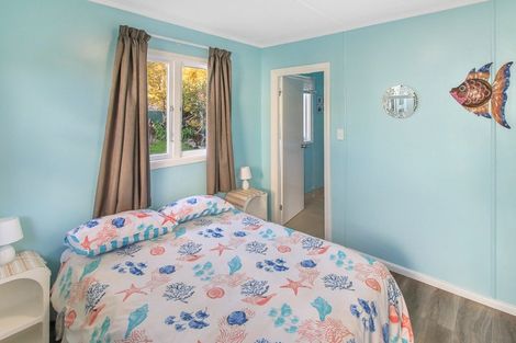 Photo of property in 2 Hennessy Street East, Foxton Beach, Foxton, 4815