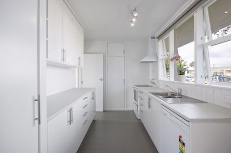 Photo of property in 6 Calgher Avenue, Waitara, 4320