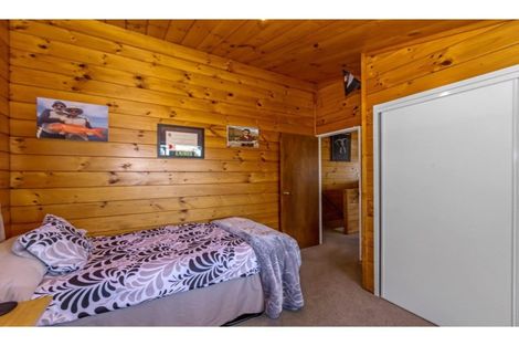 Photo of property in 1394 Whangaparaoa Road, Army Bay, Whangaparaoa, 0930