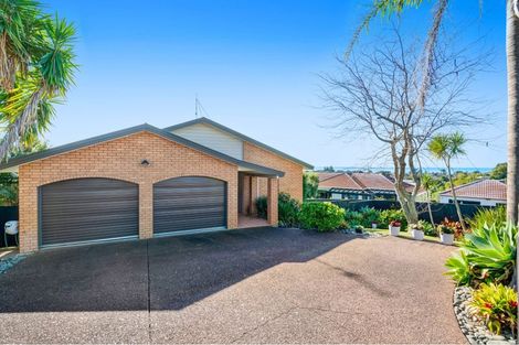 Photo of property in 24 Halldene Terrace, Red Beach, 0932