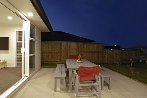 Photo of property in 77 Bert Wall Drive, Omokoroa, 3114