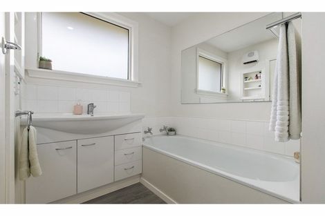 Photo of property in 156 Warren Crescent, Hillmorton, Christchurch, 8025