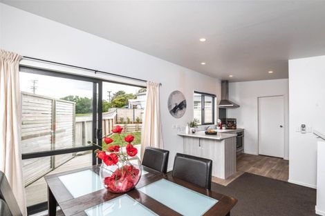 Photo of property in 106b Glanmire Road, Newlands, Wellington, 6037