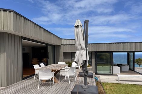 Photo of property in 1 Ngatira Road, Muriwai, Waimauku, 0881