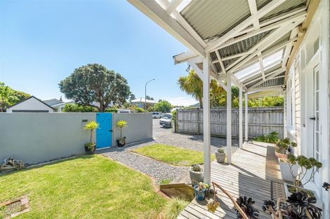 Photo of property in 127 Muritai Road, Eastbourne, Lower Hutt, 5013