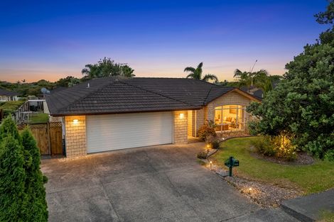 Photo of property in 35 Croftview Road, Wattle Downs, Auckland, 2103