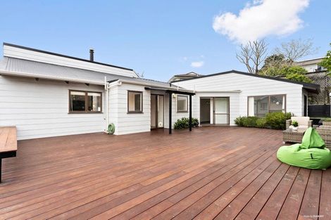 Photo of property in 4 Raphael Place, West Harbour, Auckland, 0618