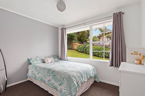 Photo of property in 3 Sumich Place, West Harbour, Auckland, 0618