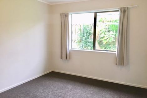 Photo of property in 2/13 Everglade Drive, Goodwood Heights, Auckland, 2105