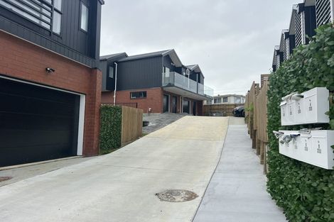 Photo of property in 9/233 Great North Road, Henderson, Auckland, 0612