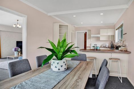 Photo of property in 43 Nevada Drive, Merrilands, New Plymouth, 4312