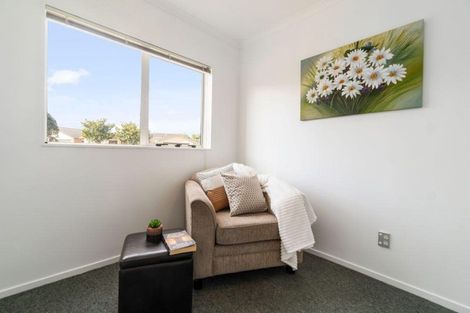 Photo of property in 1/16 Vinograd Drive, Te Atatu Peninsula, Auckland, 0610