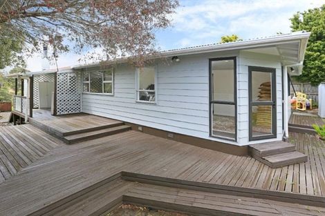 Photo of property in 19 Sunnyside Road, Sunnyvale, Auckland, 0612