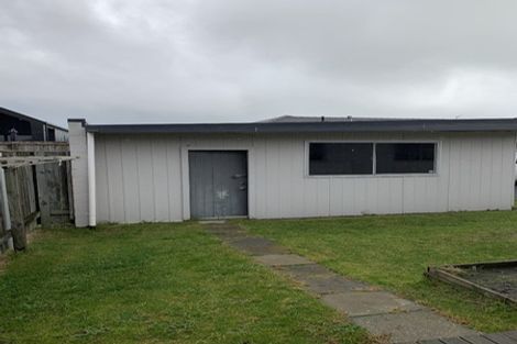 Photo of property in 16 Eruini Street, Waikanae Beach, Waikanae, 5036