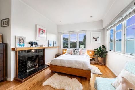 Photo of property in 17 Vincent Road, Northcote Point, Auckland, 0627