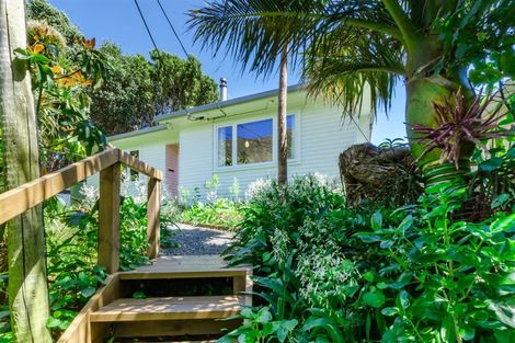 Photo of property in 27 Wellington Road, Paekakariki, 5034