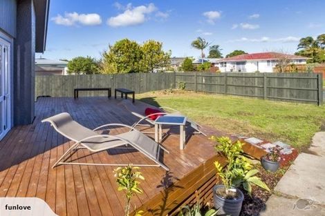 Photo of property in 98 Edgewater Drive, Pakuranga, Auckland, 2010