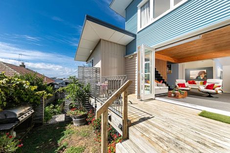 Photo of property in 39b Forrest Hill Road, Milford, Auckland, 0620