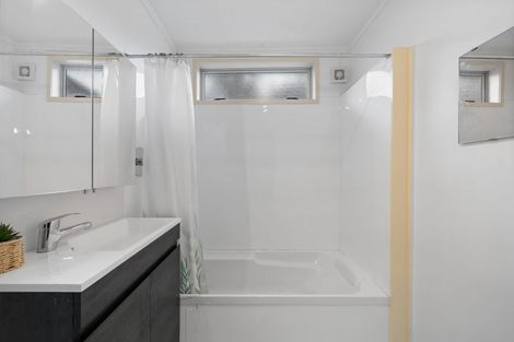 Photo of property in 68b Colwill Road, Massey, Auckland, 0614
