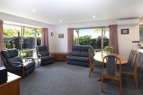 Photo of property in 25 Chesterfield Mews, Russley, Christchurch, 8042