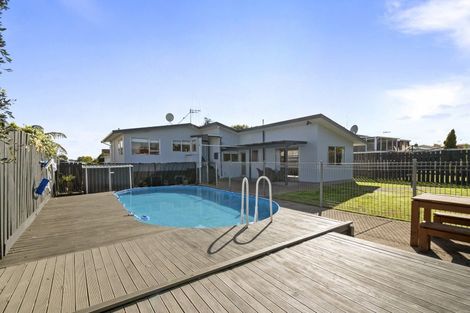 Photo of property in 2 Palliser Place, Milson, Palmerston North, 4414