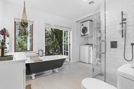 Photo of property in 80 Waima Crescent, Titirangi, Auckland, 0604