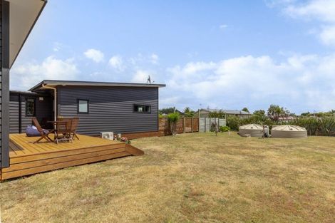 Photo of property in 7 Strathnaver Drive, Waikawa Beach, Manakau, 5573