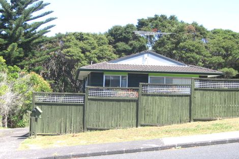 Photo of property in 45 Easton Park Parade, Glenfield, Auckland, 0629