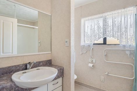 Photo of property in 52a Queen Street West, Levin, 5510