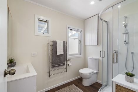Photo of property in 1/62 Beresford Street, Bayswater, Auckland, 0622