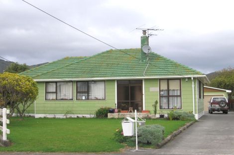 Photo of property in 10 Hollard Grove, Avalon, Lower Hutt, 5011