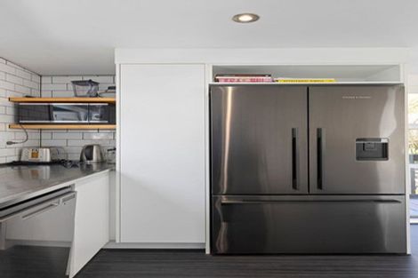 Photo of property in 277 Queens Drive, Lyall Bay, Wellington, 6022