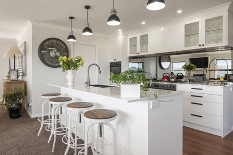 Photo of property in 18 Peregrine Place, Kinloch, Taupo, 3377