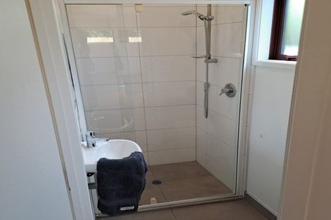 Photo of property in 17a Old Lake Road, Narrow Neck, Auckland, 0624