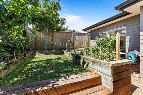 Photo of property in 1 Rapaki Place, Te Atatu Peninsula, Auckland, 0610