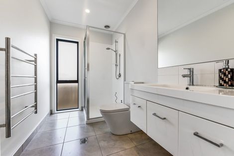 Photo of property in 70 Sylvester Crescent, Flagstaff, Hamilton, 3210