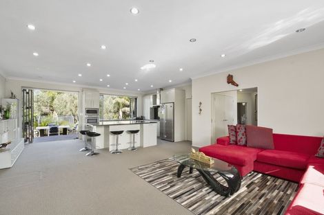 Photo of property in 11 Mistral Place, West Harbour, Auckland, 0618