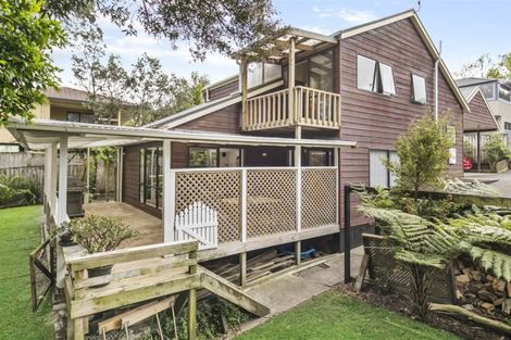 Photo of property in 2/22 Lagoon Way, West Harbour, Auckland, 0618