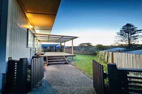 Photo of property in 1/77 Woodglen Road, Glen Eden, Auckland, 0602