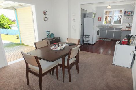 Photo of property in 38 Pratt Avenue, Foxton Beach, Foxton, 4815