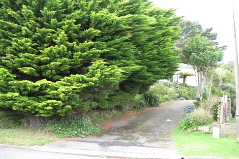 Photo of property in 4 Longcroft Terrace, Newlands, Wellington, 6037