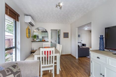 Photo of property in 5 Kruse Place, Redwood, Christchurch, 8051