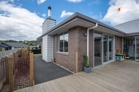 Photo of property in 82 Severn Street, Green Island, Dunedin, 9018