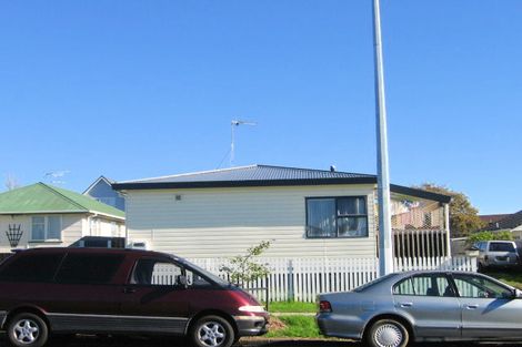 Photo of property in 84 Swaffield Road, Papatoetoe, Auckland, 2025