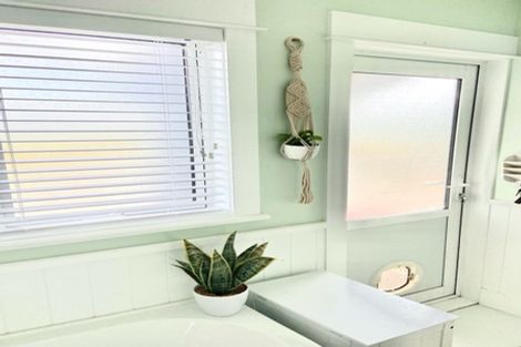 Photo of property in 35 Sears Road, Meeanee, Napier, 4183