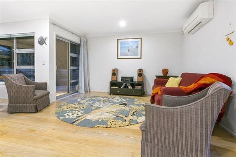 Photo of property in 9a Heathcote Road, Castor Bay, Auckland, 0620