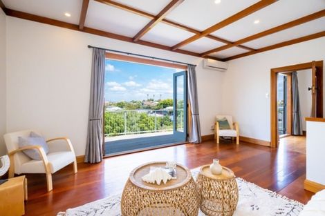 Photo of property in 8 Harvey Road, Bluff Hill, Napier, 4110