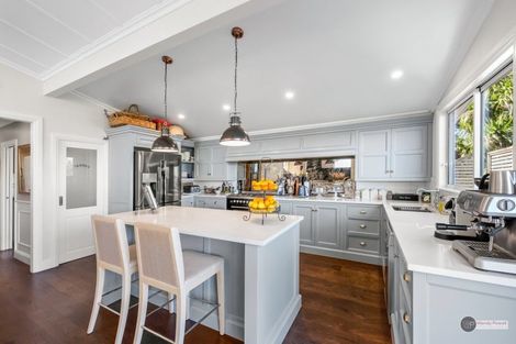 Photo of property in 10 Chestnut Grove, Maungaraki, Lower Hutt, 5010