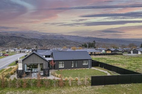 Photo of property in 7 Hatters Lane, Mount Pisa, 9383